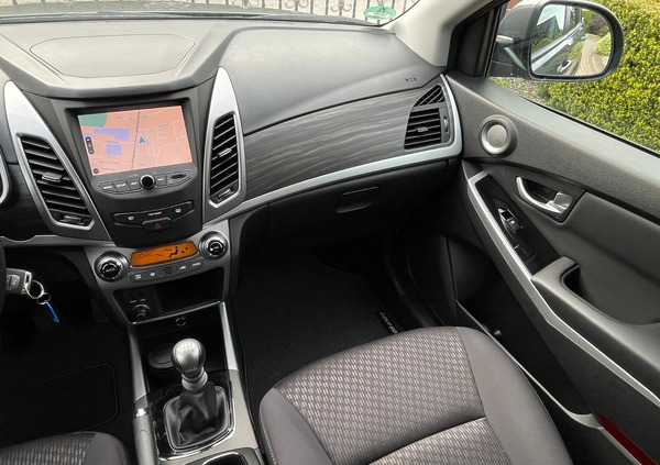 SsangYong Korando cena 53000 przebieg: 30000, rok produkcji 2017 z Czerwionka-Leszczyny małe 326